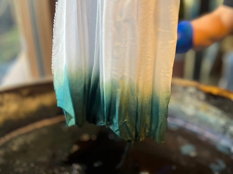 染めている写真