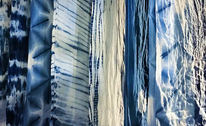 様々ながらの藍染てぬぐい